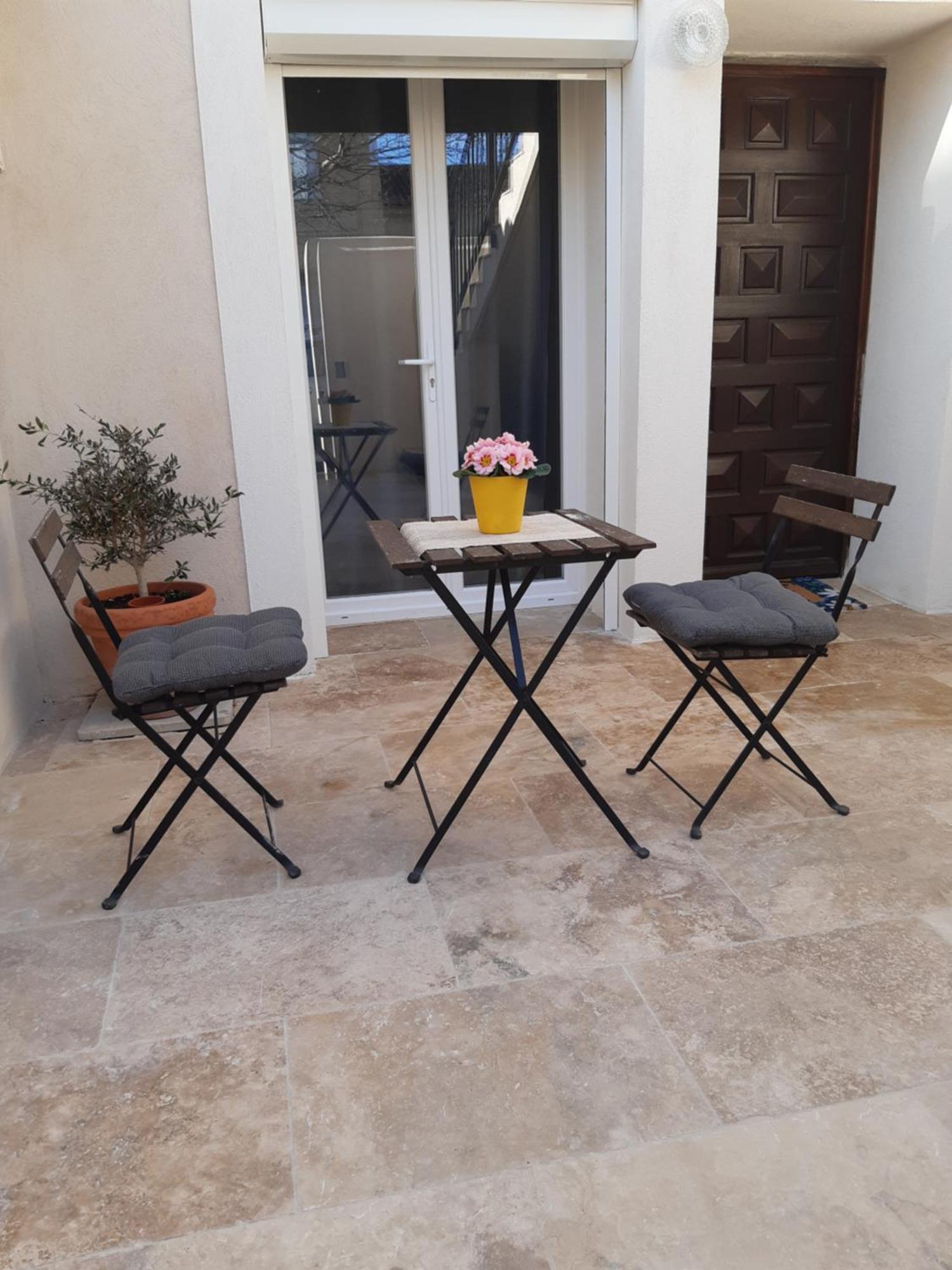 Le Gite D'Eglantine Eyguières Esterno foto